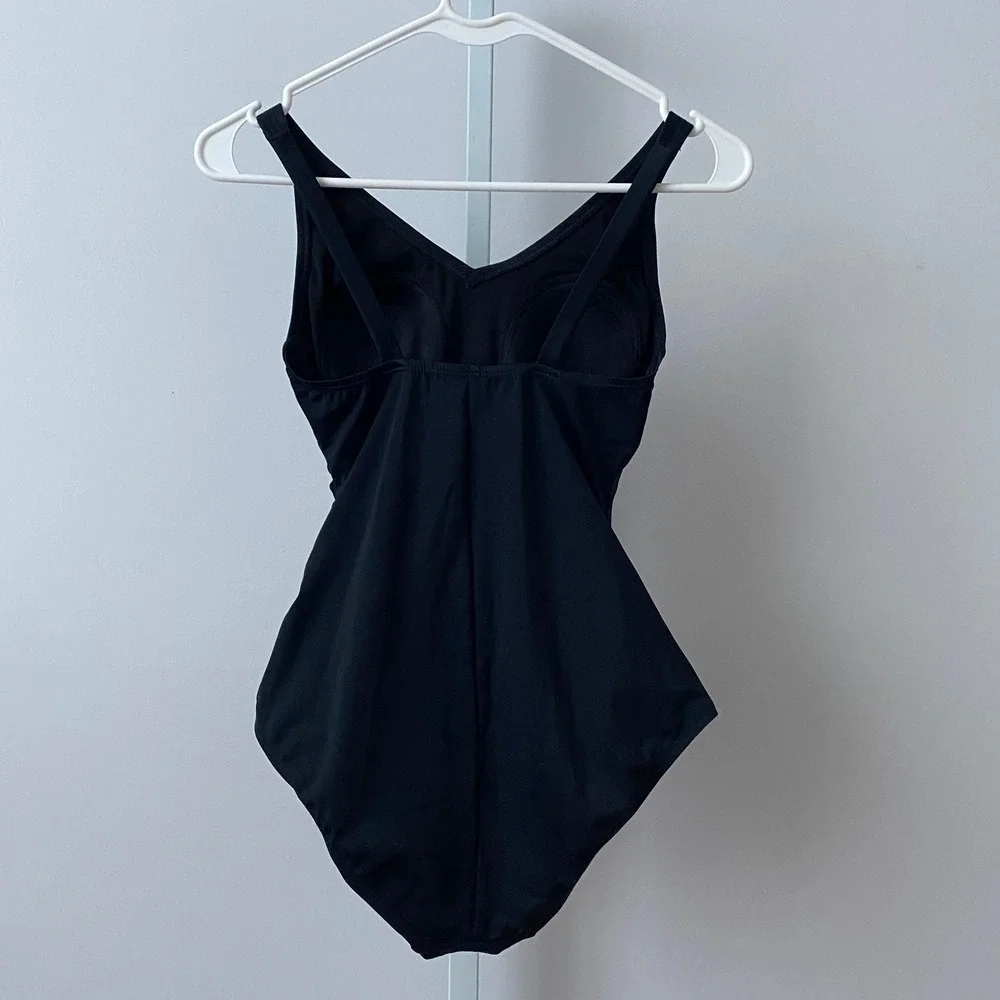 Speedo Sporty Chic Ruched Slimming Athletic One Piece Swimsuit 6 Black
